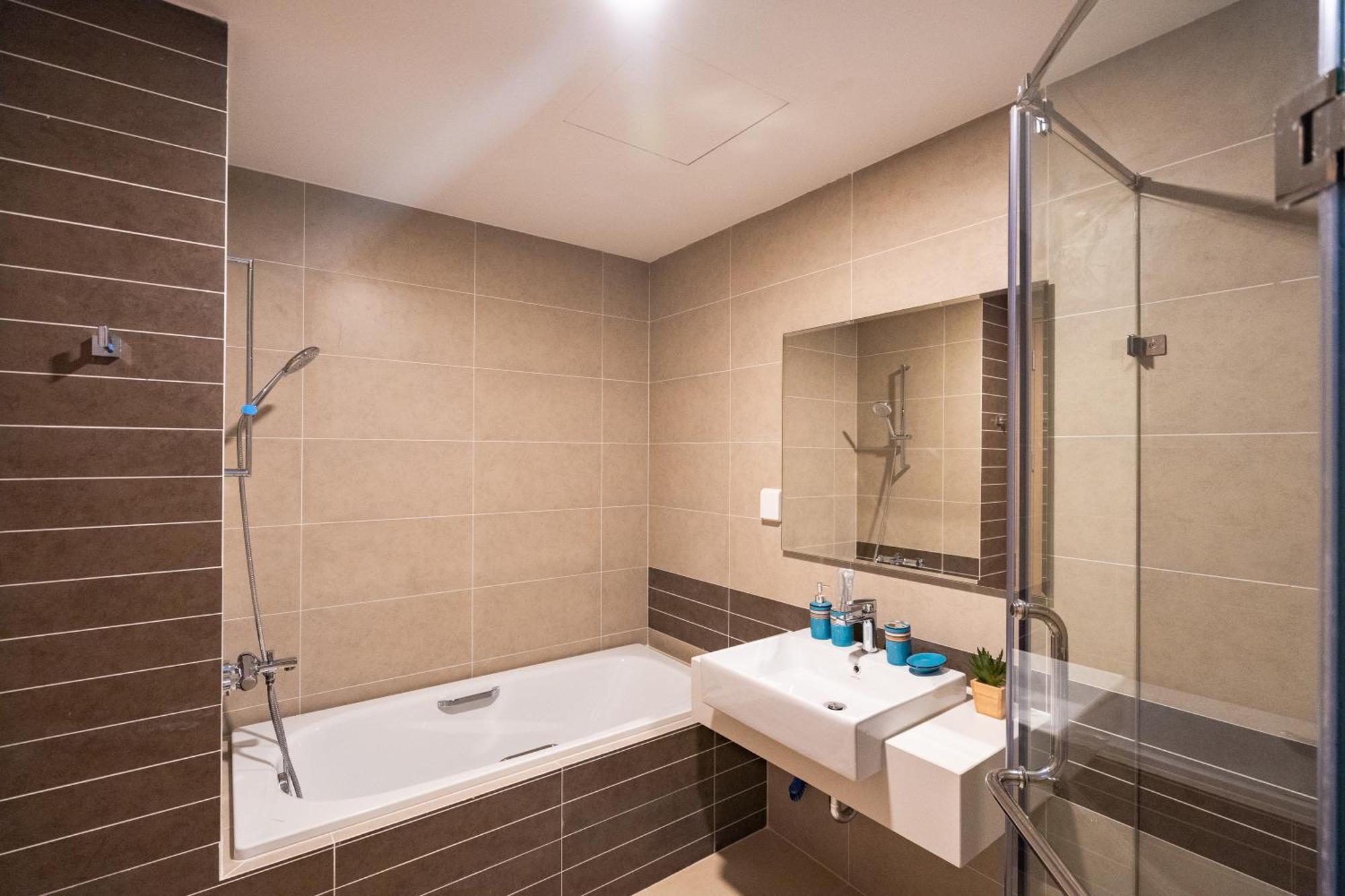 Central Business District Rivergate Apartment - Free Pickup & Pool 호치민 외부 사진